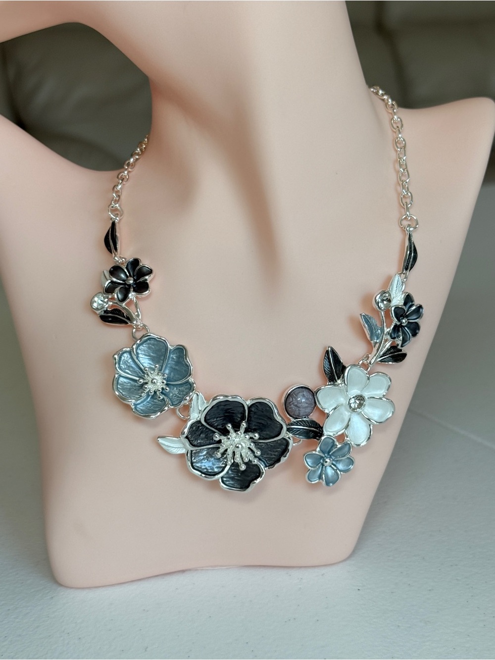 Floral Statement Necklace in Dark Gray, White & Gray - Women Jewelry
